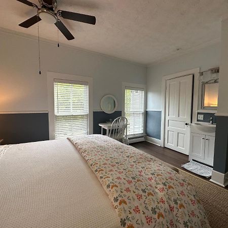 The Belvedere B&B Charlevoix Bagian luar foto