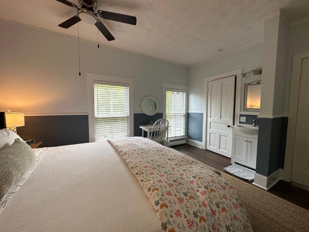 The Belvedere B&B Charlevoix Bagian luar foto