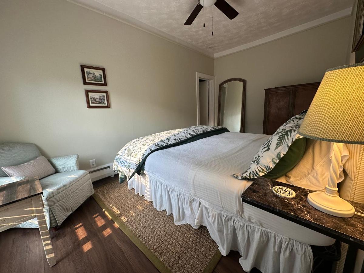 The Belvedere B&B Charlevoix Bagian luar foto