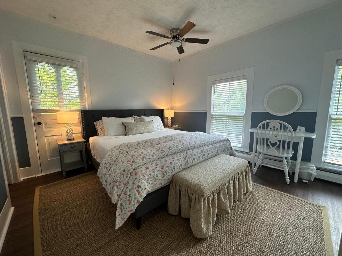The Belvedere B&B Charlevoix Bagian luar foto